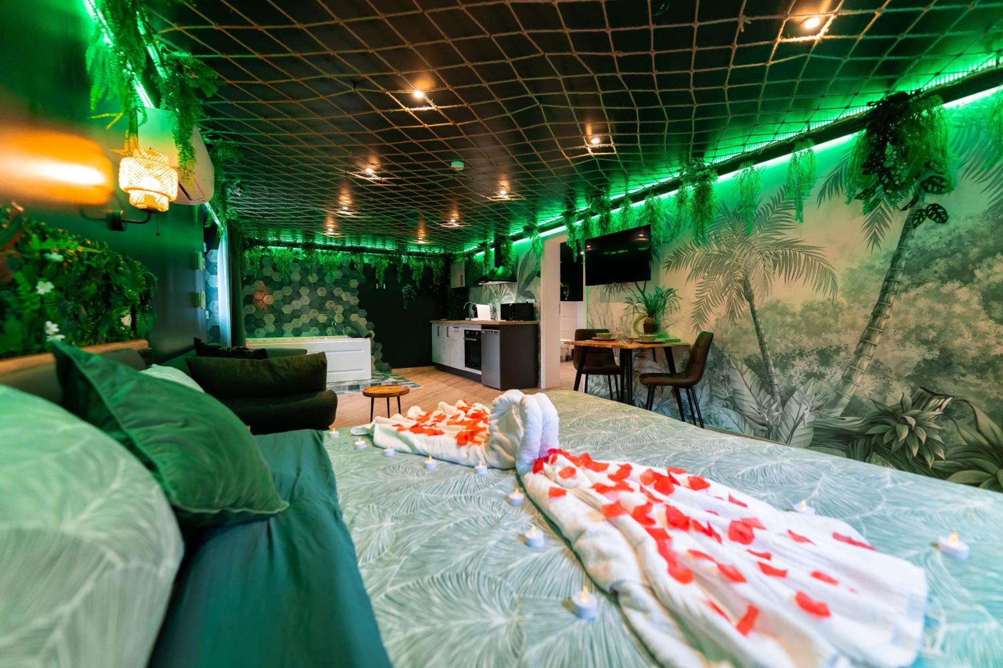 L'Oasis Tropicale, Jacuzzi, Love Room Roppenheim Exterior foto