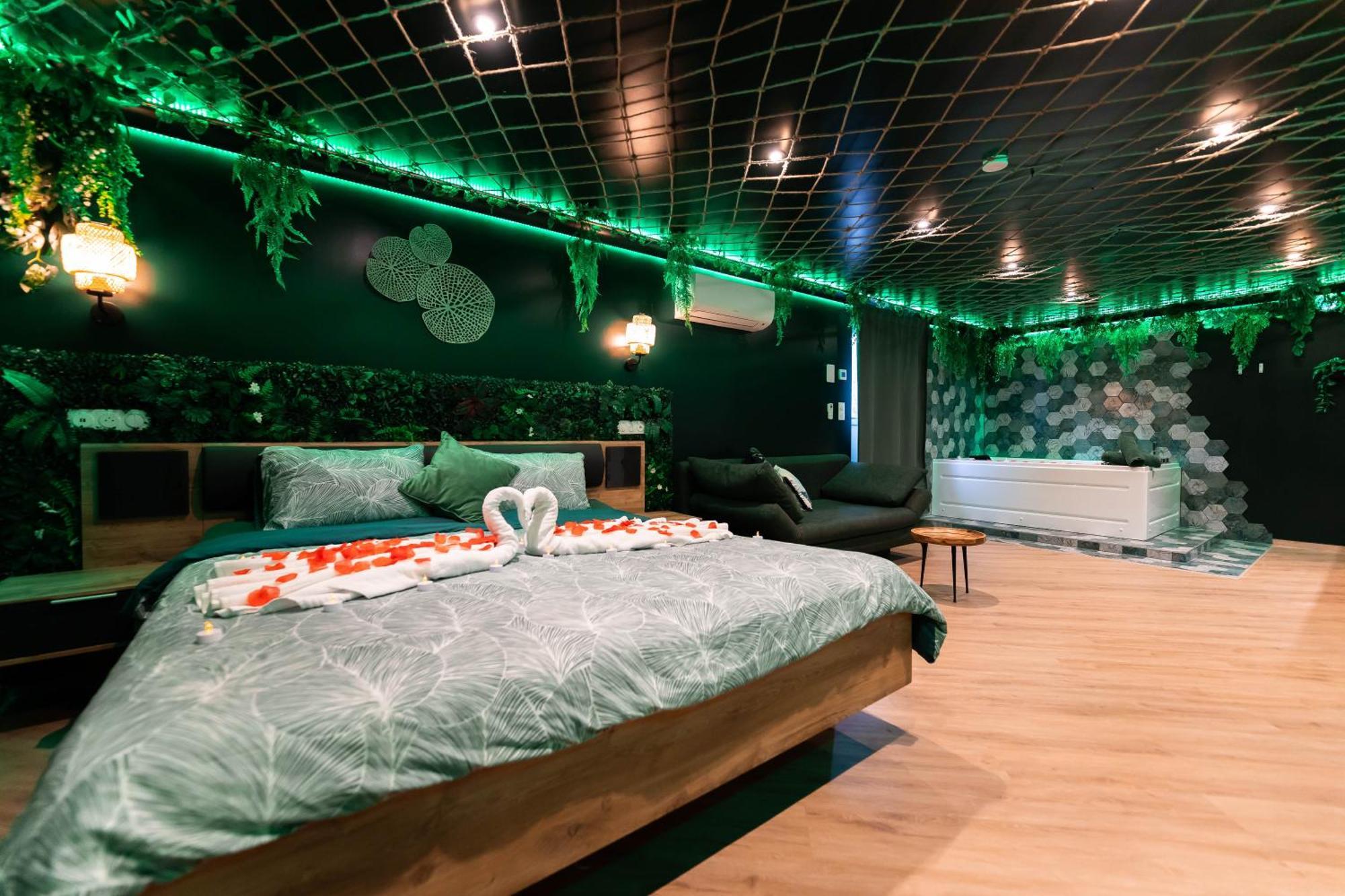 L'Oasis Tropicale, Jacuzzi, Love Room Roppenheim Exterior foto